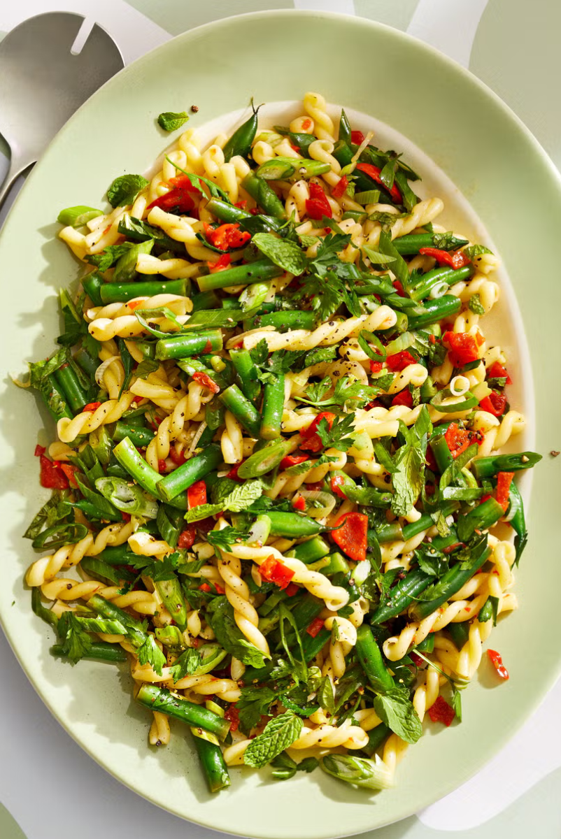 green bean pasta salad with asparagus, red bell pepper, and mint