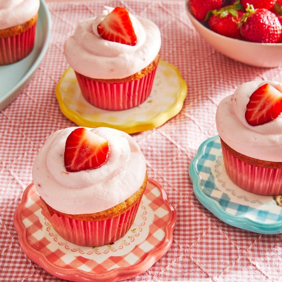 berry desserts strawberry cupcakes
