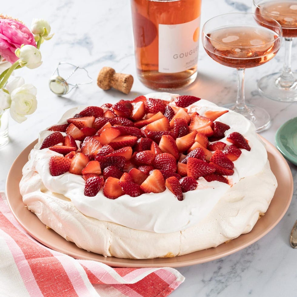 berry desserts strawberry pavlova