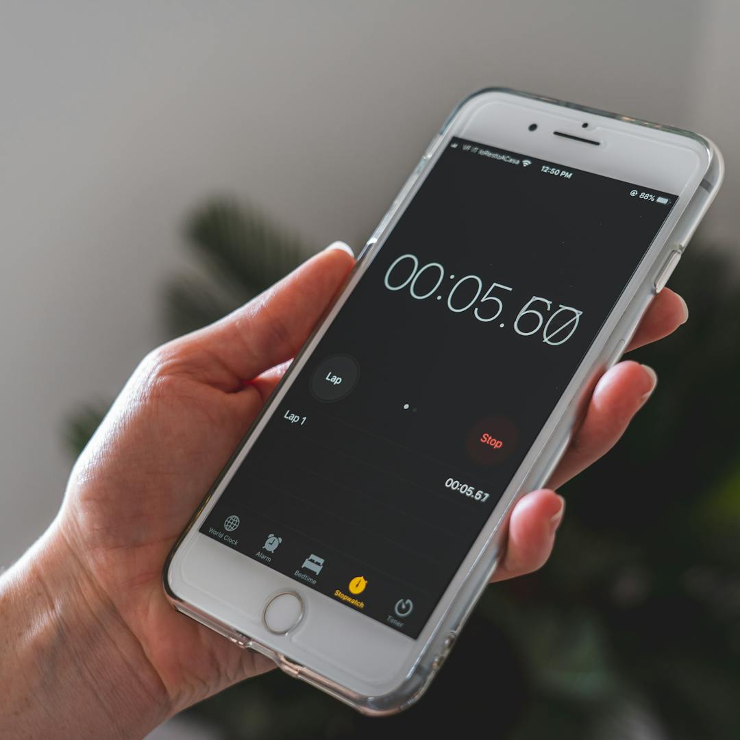 VegNews.StopwatchTimerPhone.CastorlyStock.Pexels