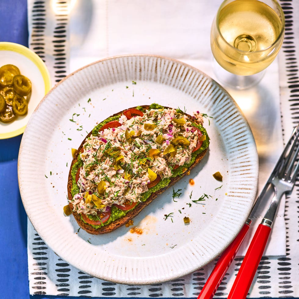 spicy tuna toasts