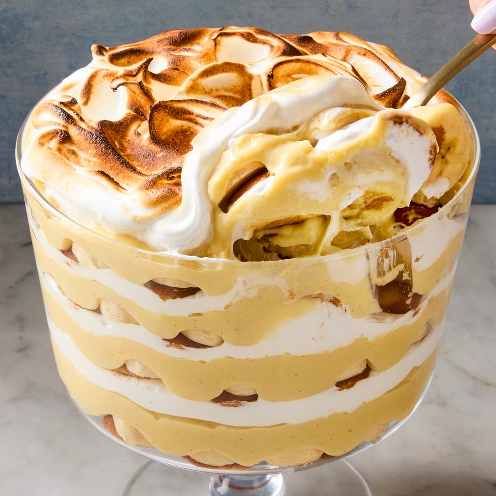 Better Than Magnolia Bakery Banana Pudding banana pudding with toasted meringue