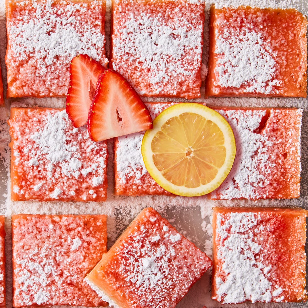 strawberry lemonade bars topped with powdered sugar