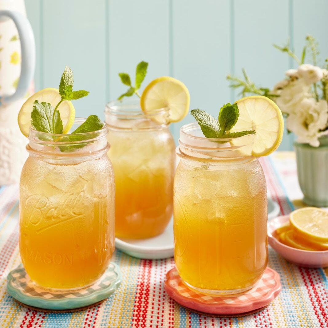spiked arnold palmer fall cocktail spiked arnold palmer fall cocktail
