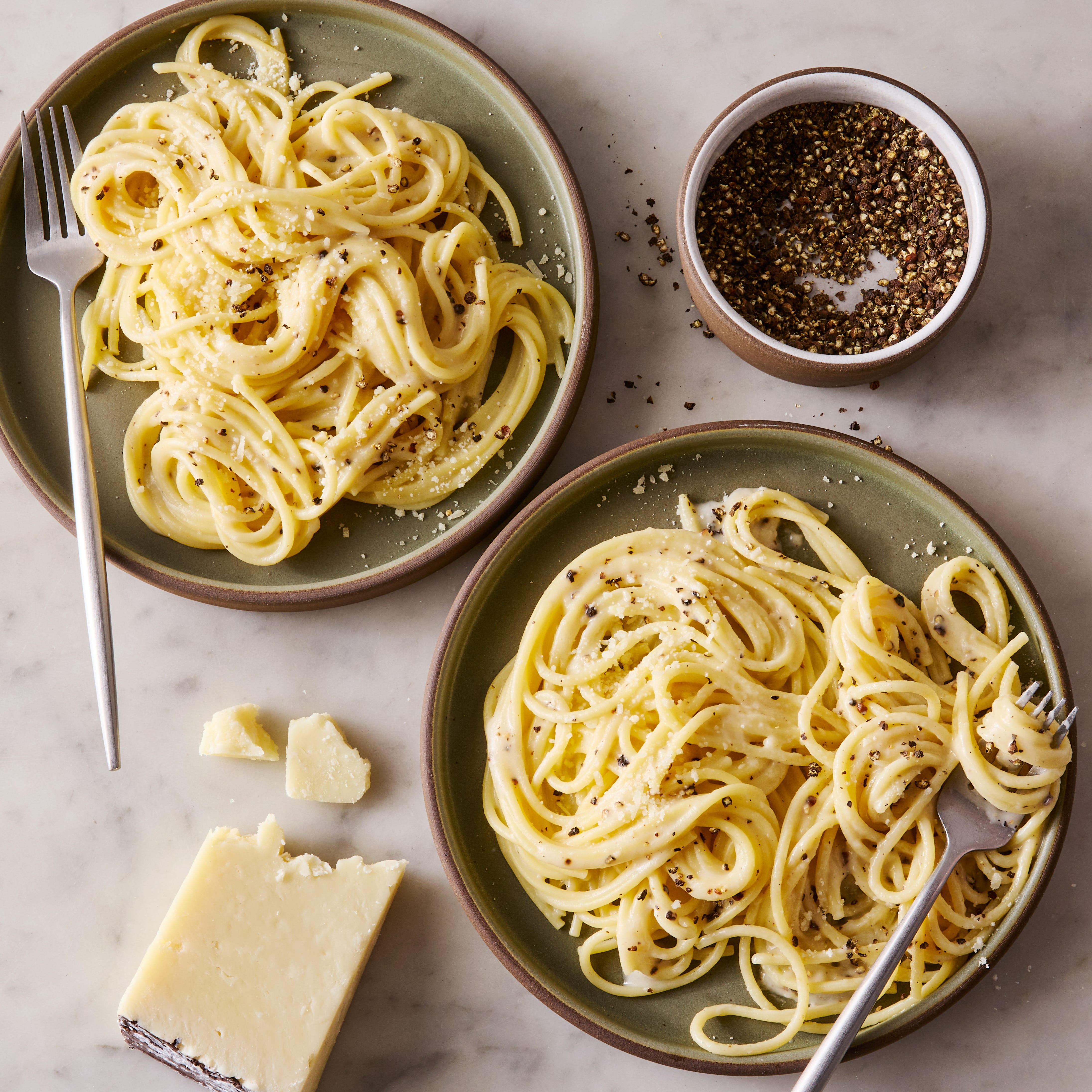 Cacio E Pepe pasta with cheese and pepper